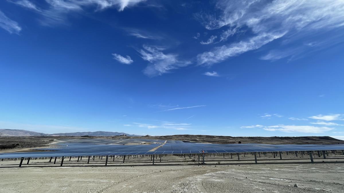 Parque fotovoltaico en un pueblo de Zaragoza.