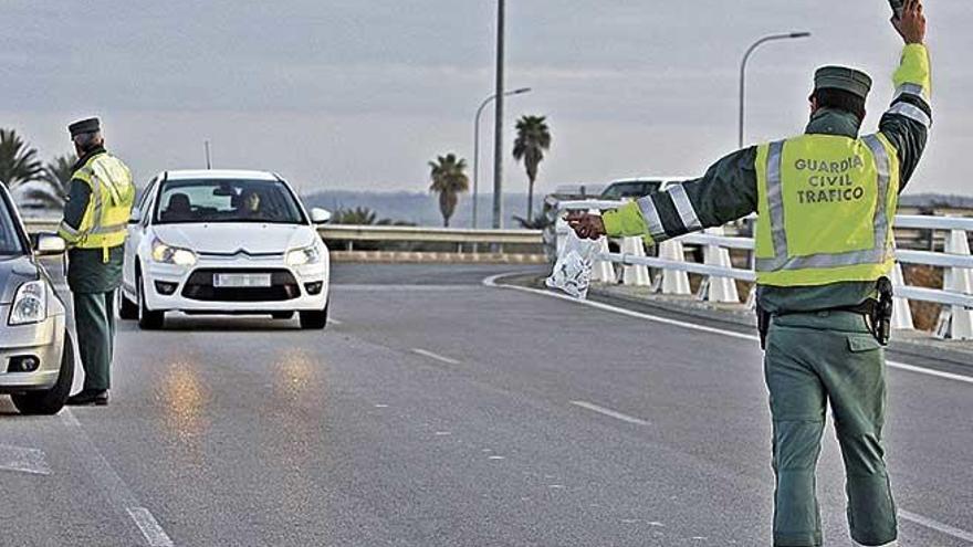 Imagen de uno de los controles de la Guardia Civil de Tráfico