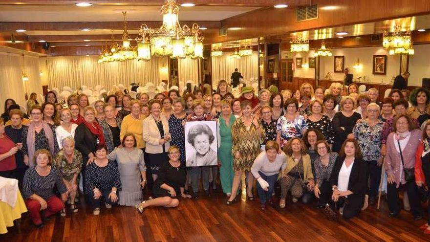 Mujeres de Pastoriza homenajean a doña Josefina