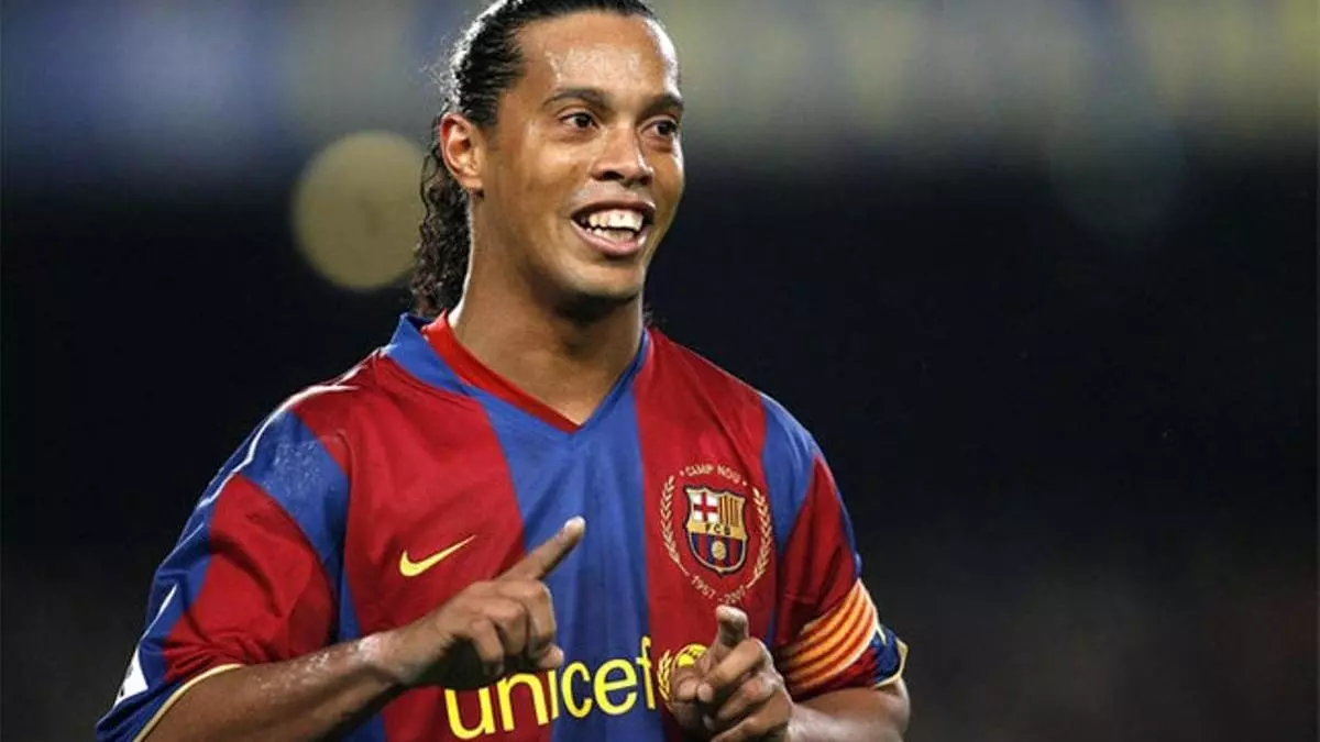 El d赤a que Ronaldinho sali車 ovacionado del Bernab谷u