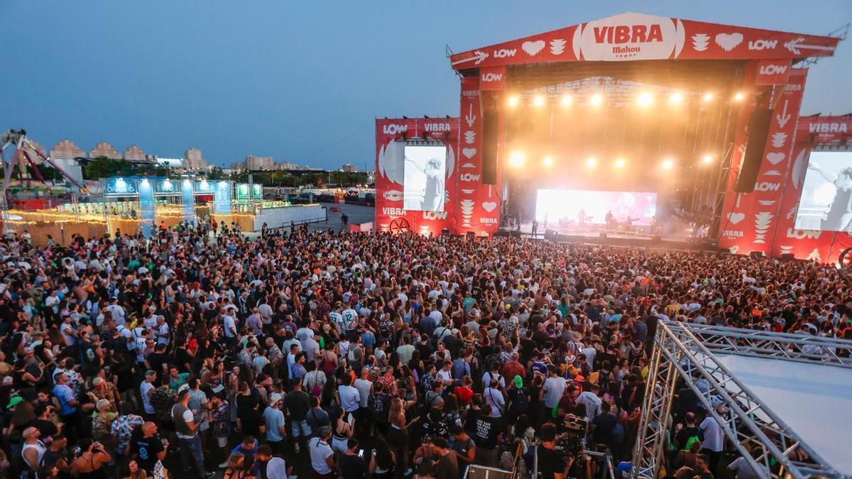 Torrevieja ya baila al ritmo del Low Festival en su primer día