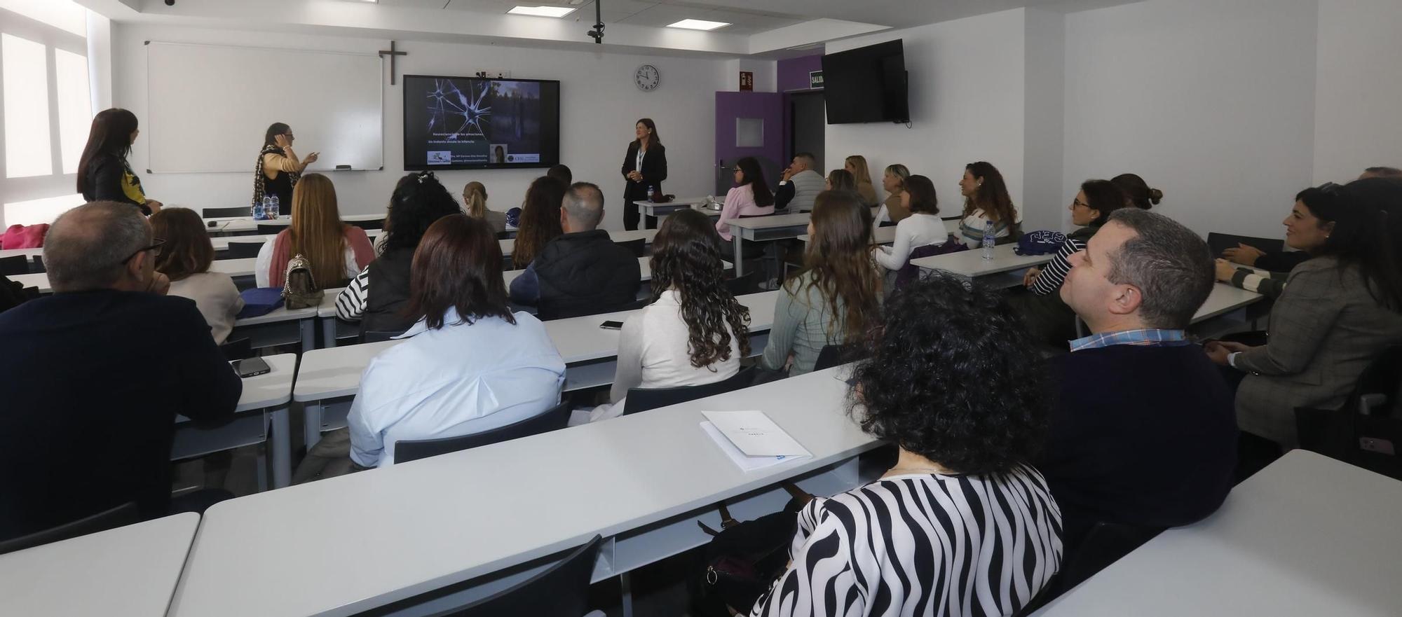 La jornada de puertas abiertas en CEU UCH Elche congregó a más de 300 asistentes