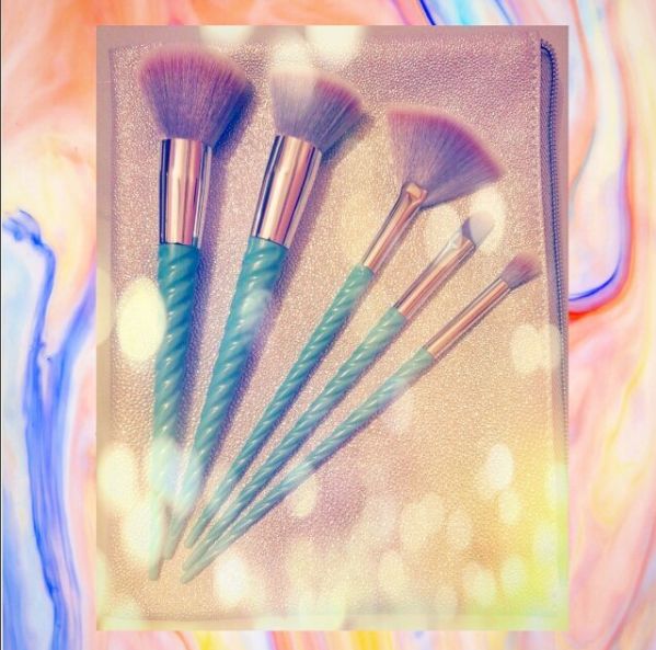 Brochas de unicornio de Primark (Precio: 9 euros)
