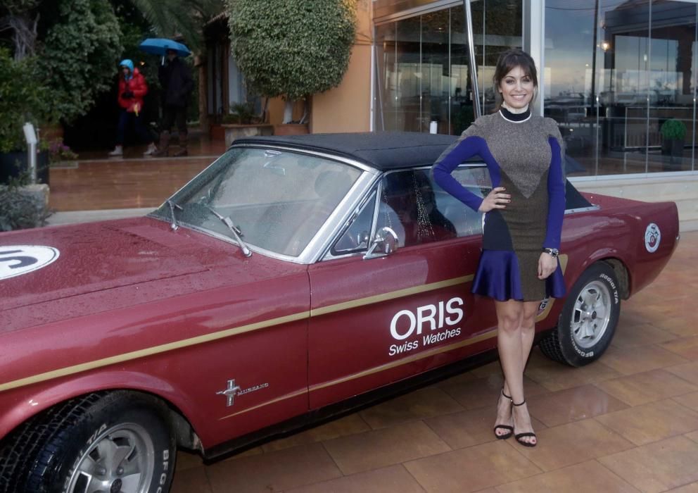 Hiba Abouk amadrina la salida del Oris Rally Clásico