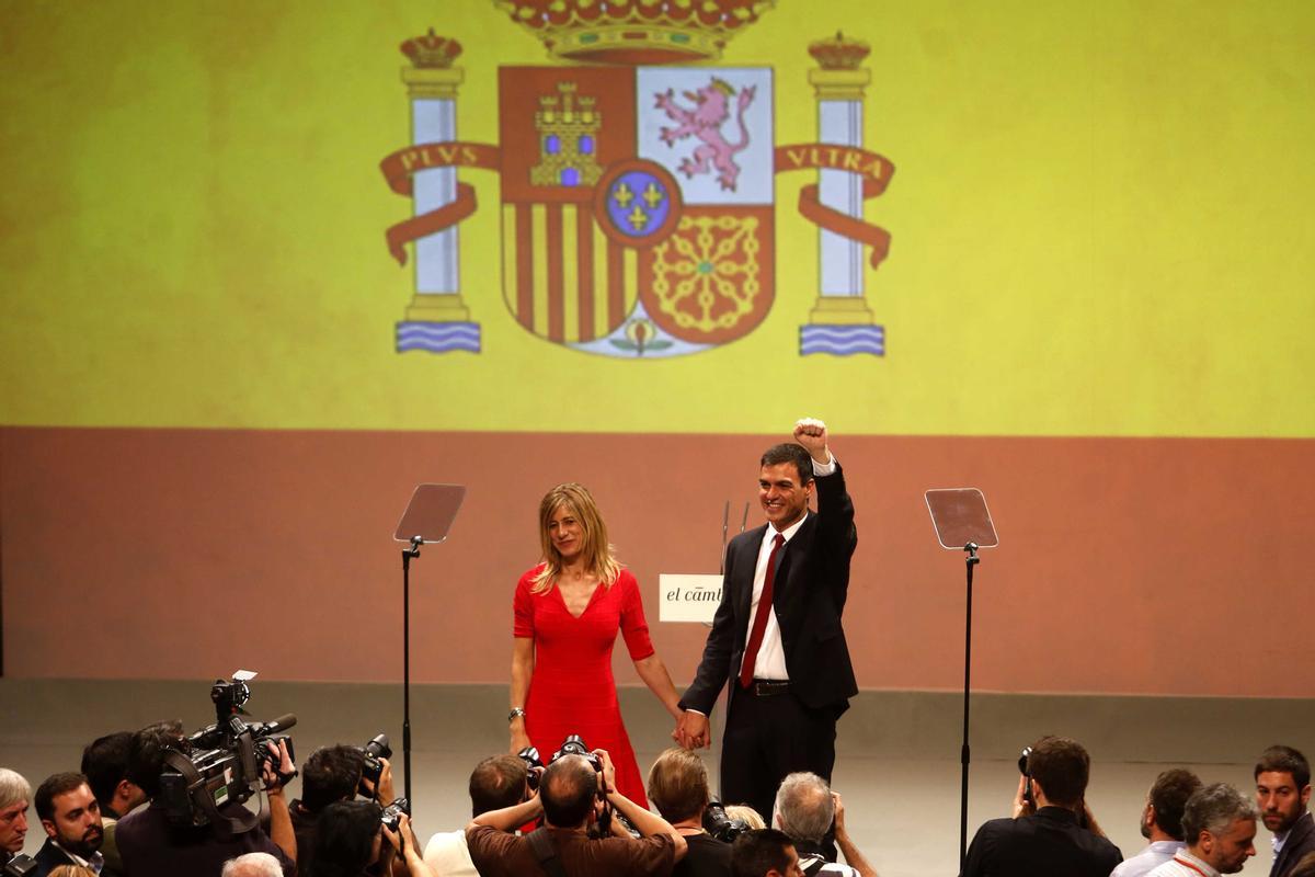 Acto de proclamación del candidato del PSOE, Pedro Sánchez. En la imagen Pedro Sánchez y su mujer Begoña Fernández.