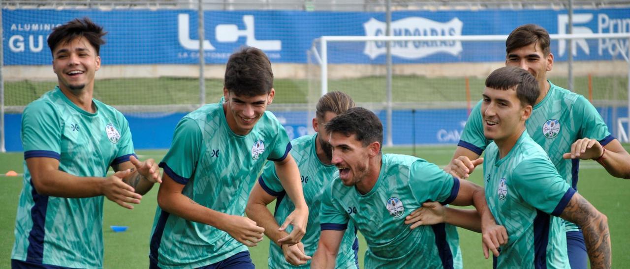 Los futbolistas del Ciudad de Lucena se preparan para el debut en la Copa RFAF.