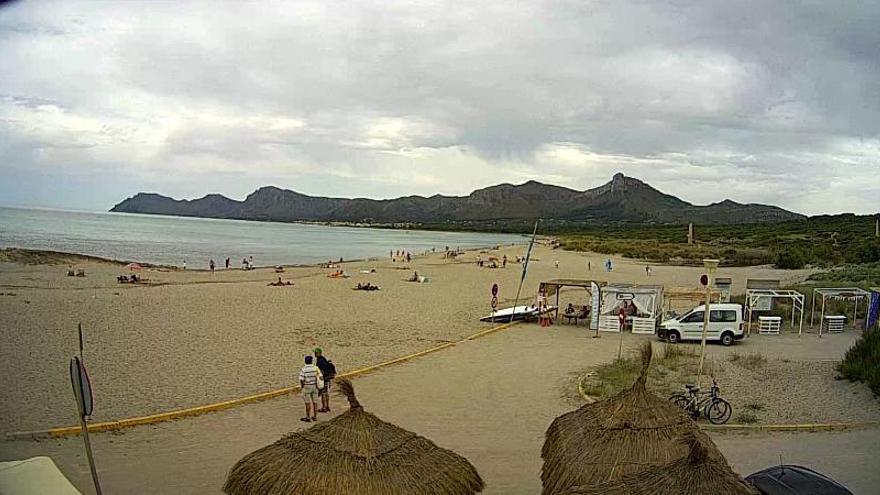 Wolken und kaum Leute am Strand: Son Serra de Marina am 9. Juni 2018.