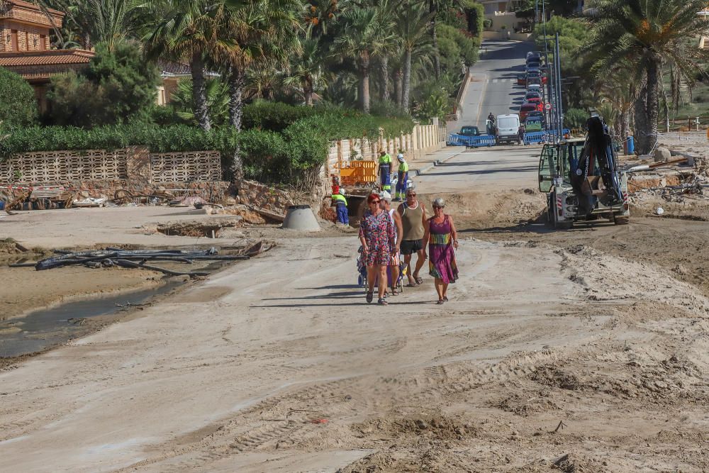 El río Nacimiento causó destrozos en Orihuela Costa en la gota fría en zonas donde se ha ocupado su cauce natural, como el paseo en la playa o los viales y zonas deportivas de varias urbanizaciones