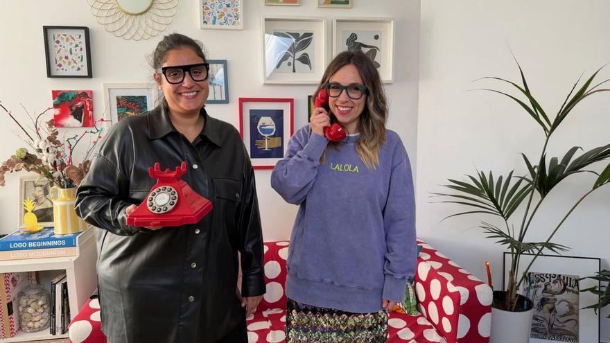 Aroa Collazo y Alba Bermúdez
ayer en su estudio de Cangas. | FdV.