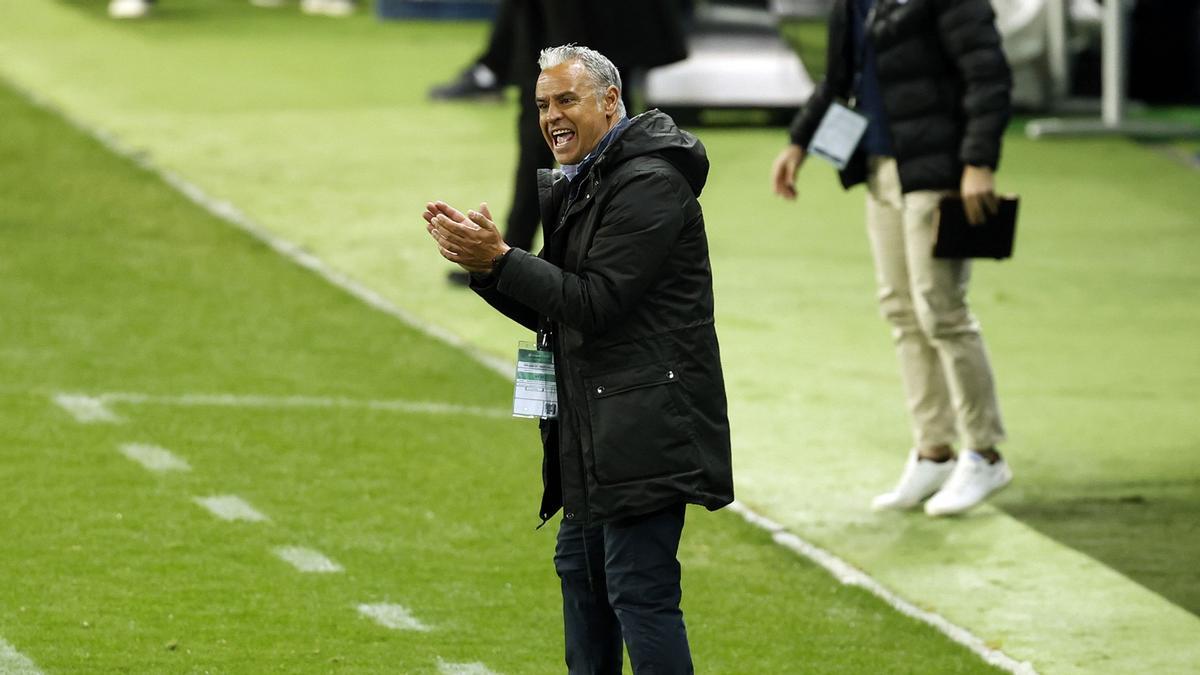 Pellicer, en el banquillo de La Rosaleda en el choque ante el Rayo