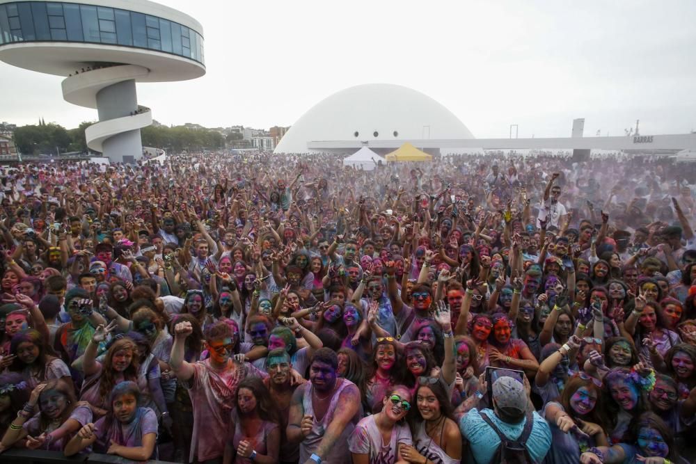 Holi Party en el Niemeyer