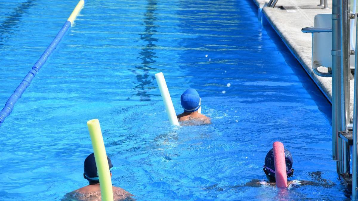 Rapaces nos cursos de natación de Ames.