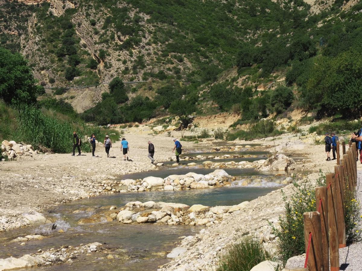 Una de las zonas de baño del río a su paso por Sot de Chera.