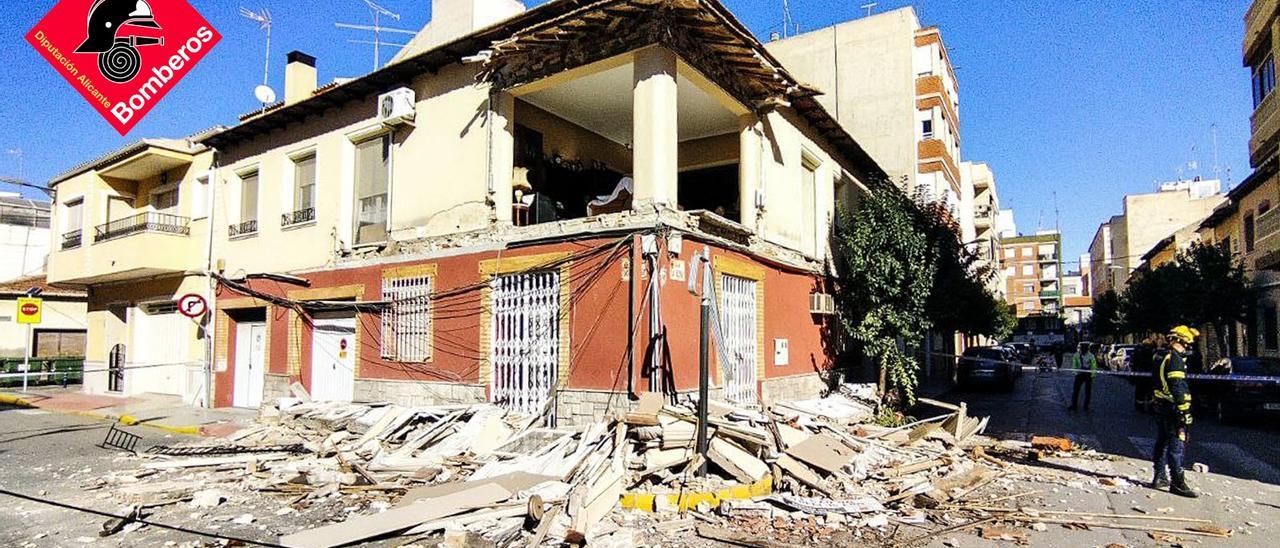 Inmueble afectado en la calle de la Reina esquina con Manuel Birlanga, en Almoradí