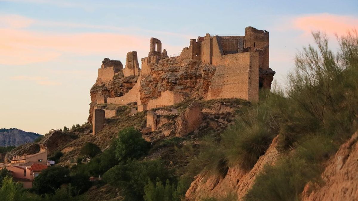 La única ciudad medieval del mundo construida desde cero está en Guadalajara y es considerada como &quot;una joya única en la tierra&quot;
