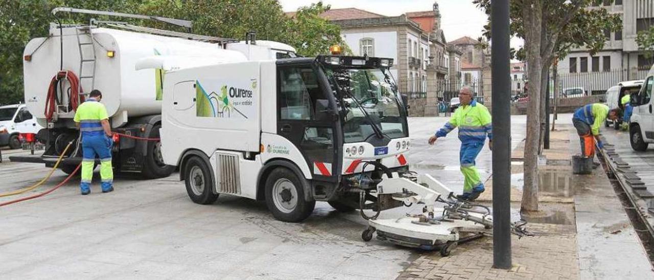 Una de las concesiones a las que hacen referencia es la de la limpieza y recogida de basura. // Iñaki Osorio