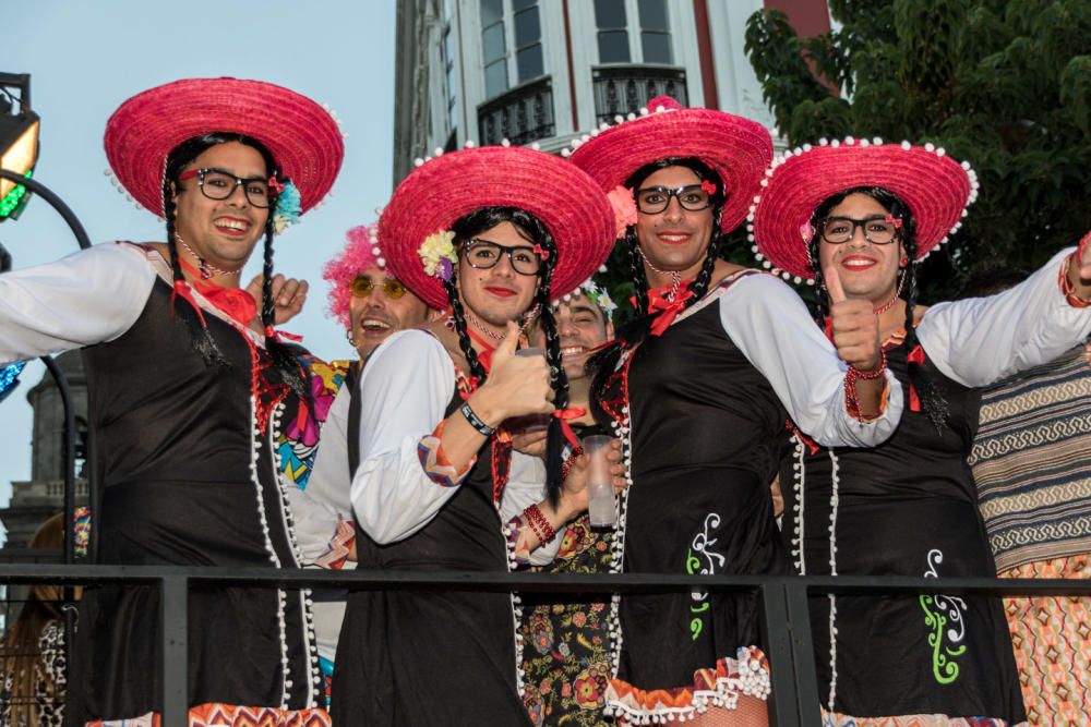 Carnavaleros en la Cabalgata