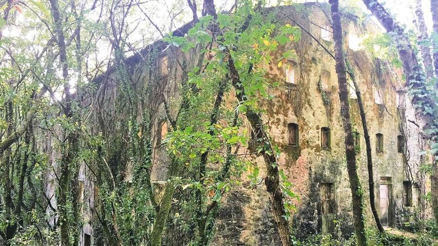 Así son las ruinas de las cinco antiguas fábricas de papel de Brandía