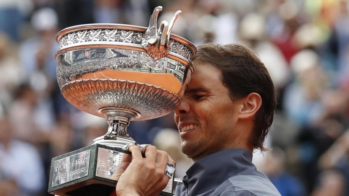 Nadal, con su 12º trofeo de Roland Garros.