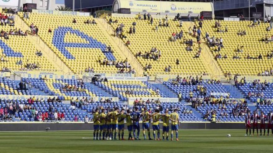 Un comiat en la intimitat Poc més de 6.000 aficionats, a l&#039;estadi Gran Canària