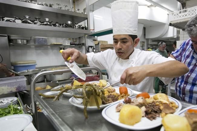 PUCHERO DE LAS SIETE CARNES