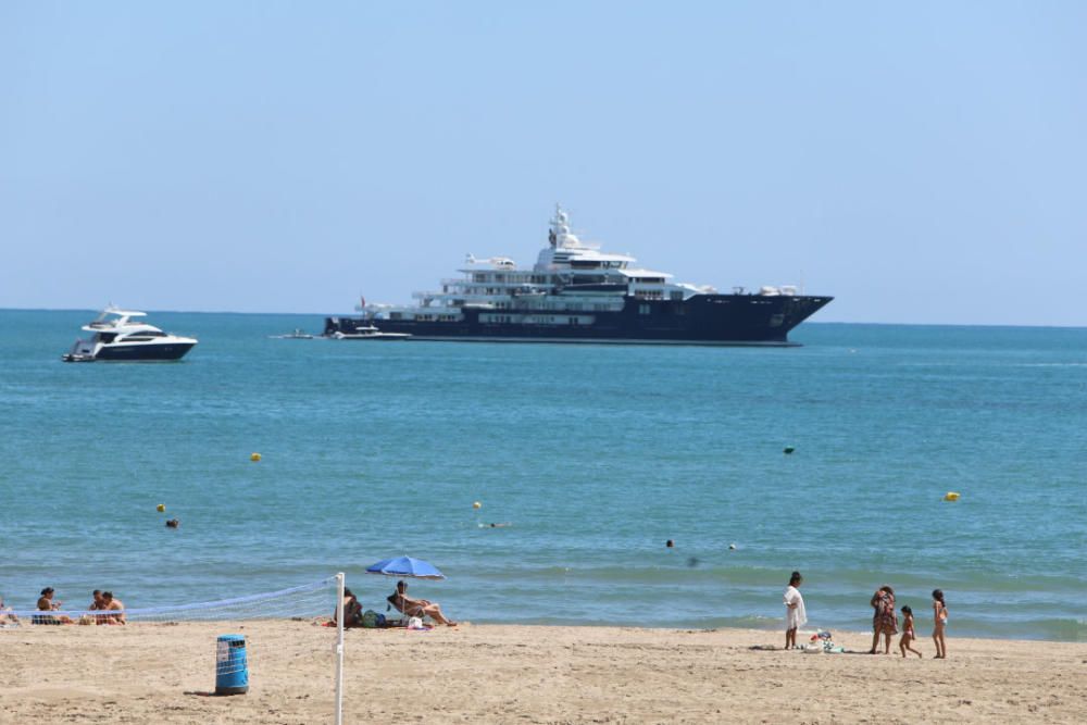 Ulysses, el cuarto yate más caro del mundo fondea en Cullera