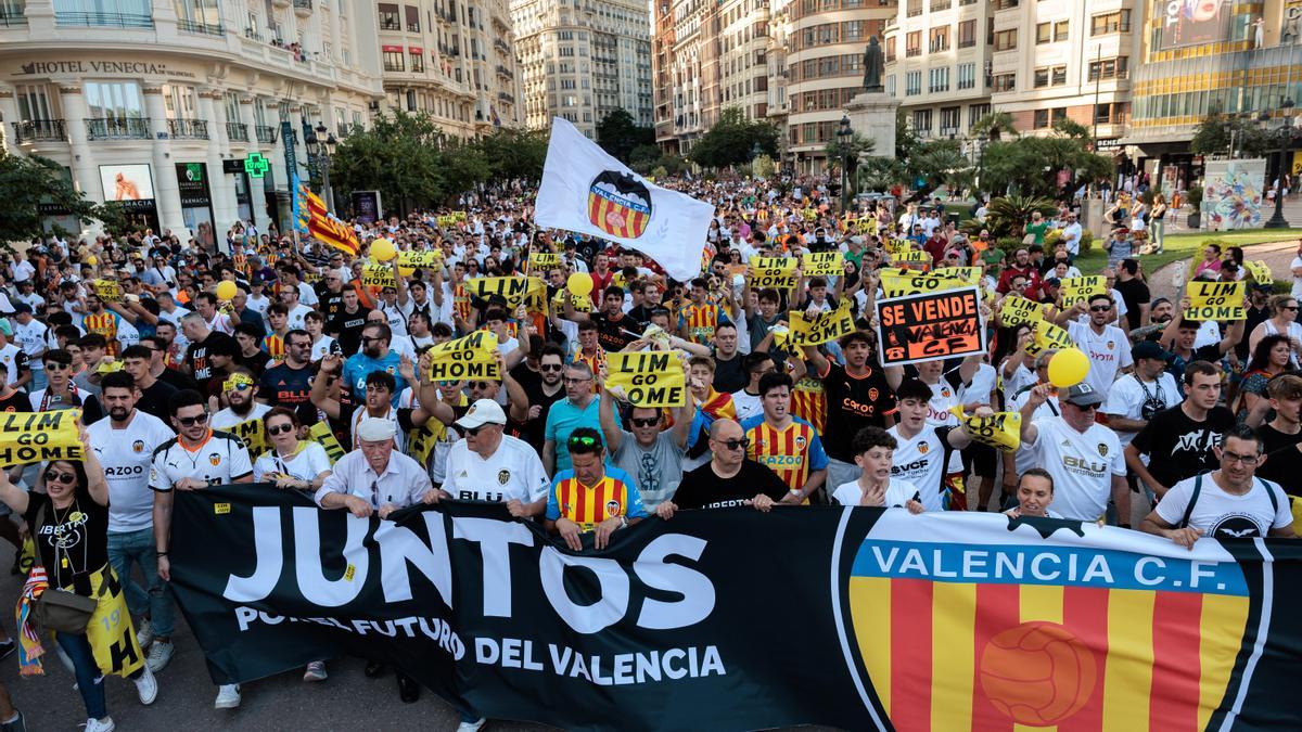 Manifestación para pedir la salida de Lim