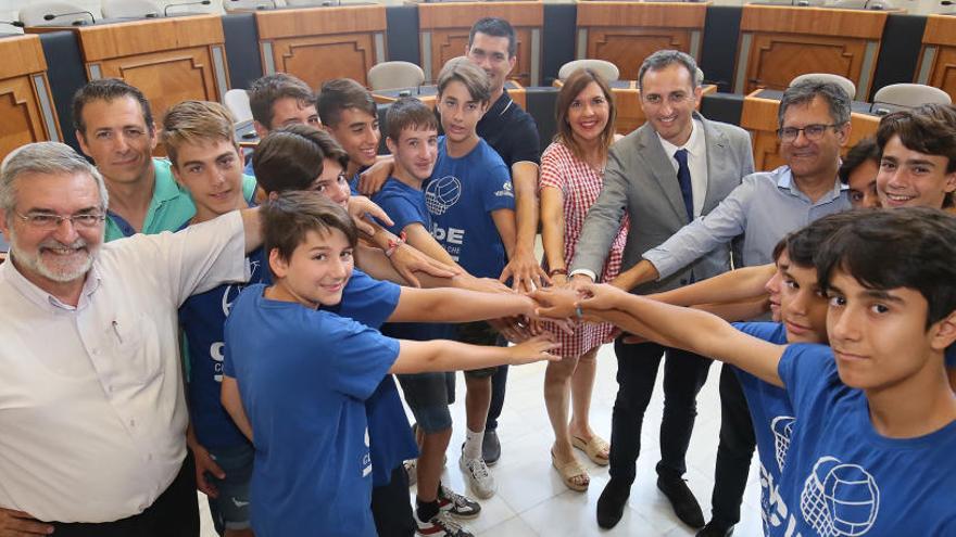 El equipo infantil del Salesianos Elche en la Diputación