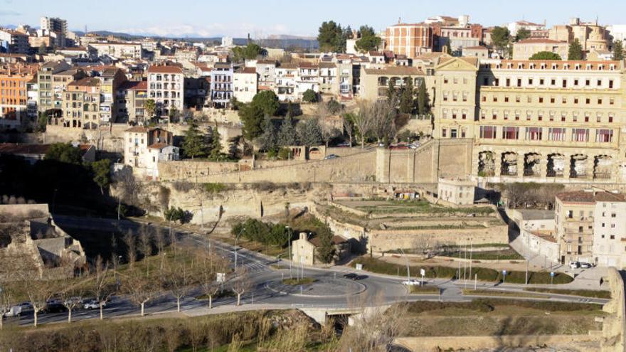 Una vist ageneral de Manresa, amb la Cova i el barri antic en primer terme.