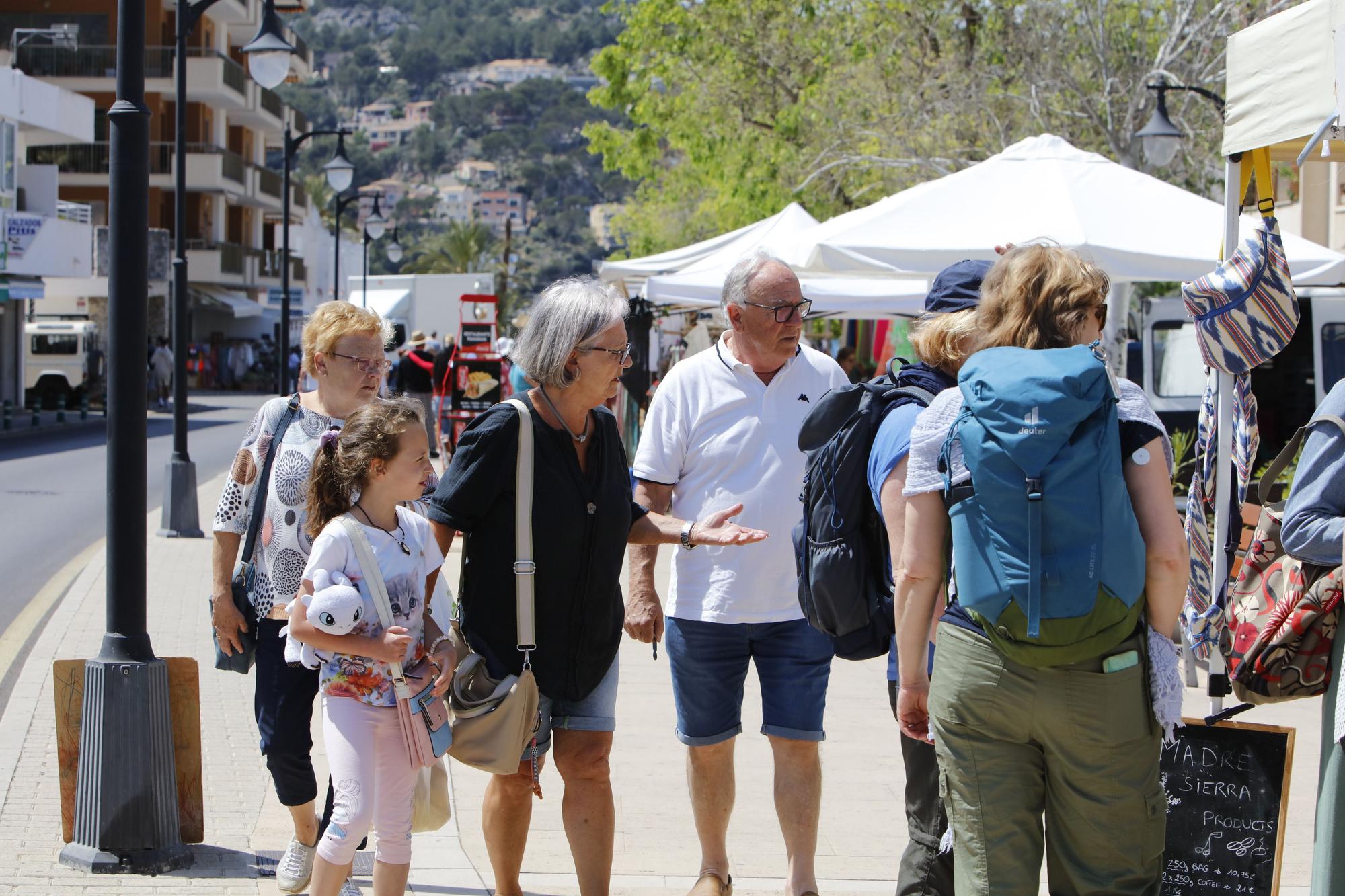 Sonne, Tram, Eis essen: So genießen die Mallorca-Urlauber die Stimmung in Port de Sóller