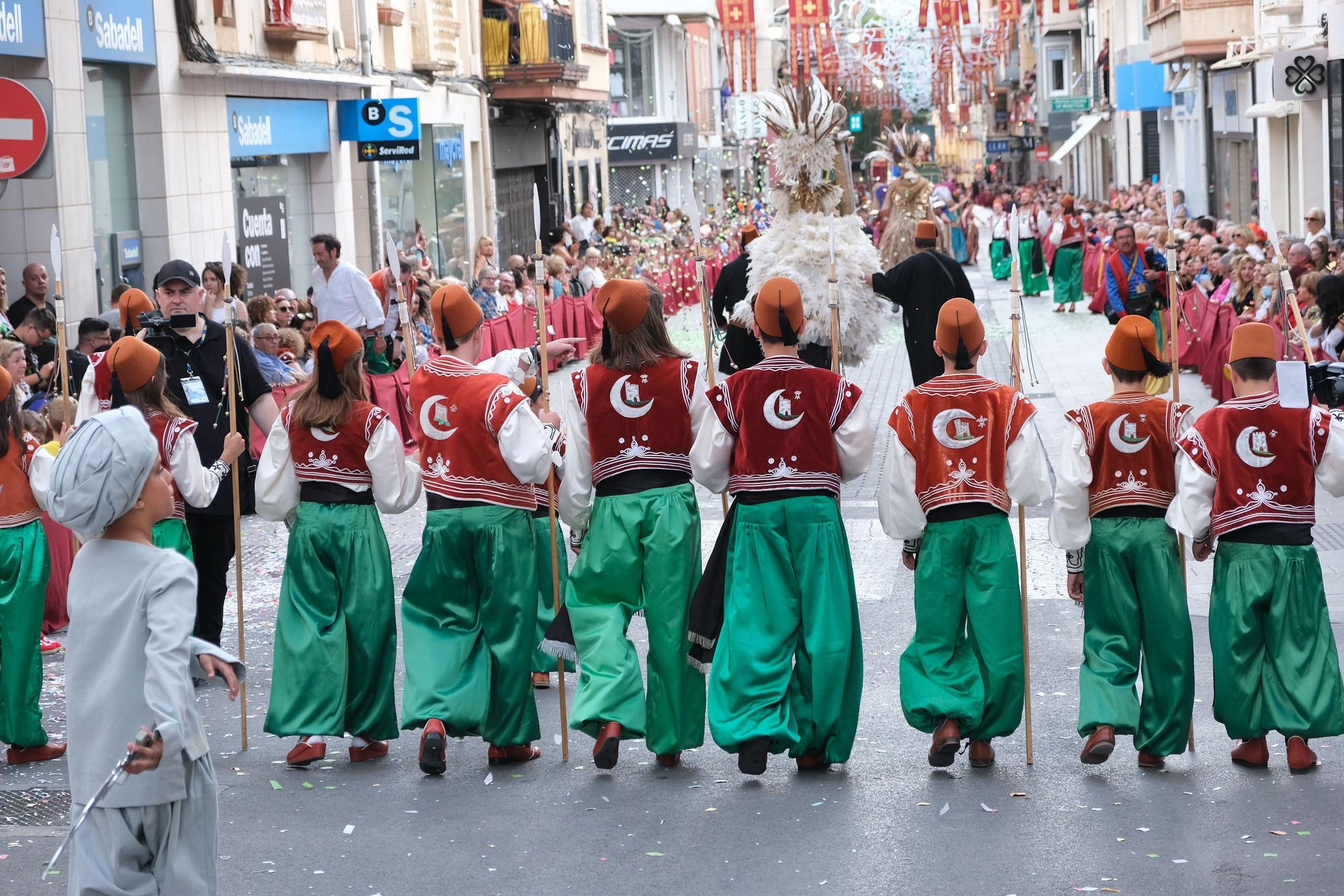 Genios y tesoros en el Desfile Infantil de Elda