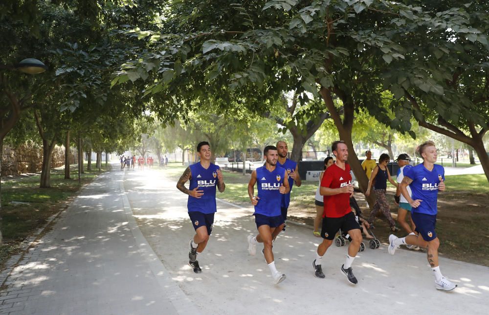 Así fue el 'paseo runner' del Valencia por el Río