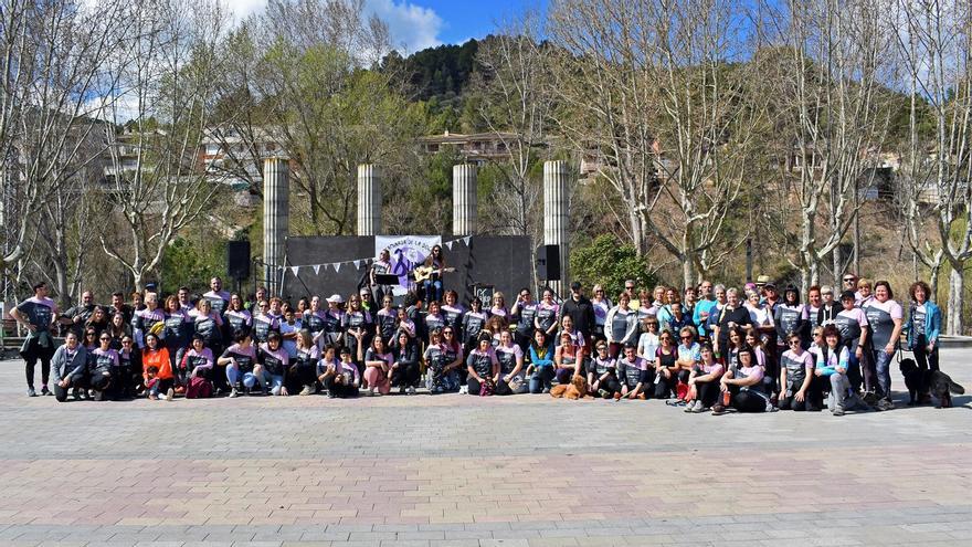 Més de sis-centes persones participen en la caminada de la Dona a Súria