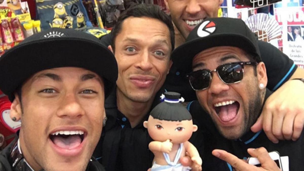 Neymar y sus compañeros bromearon con Douglas