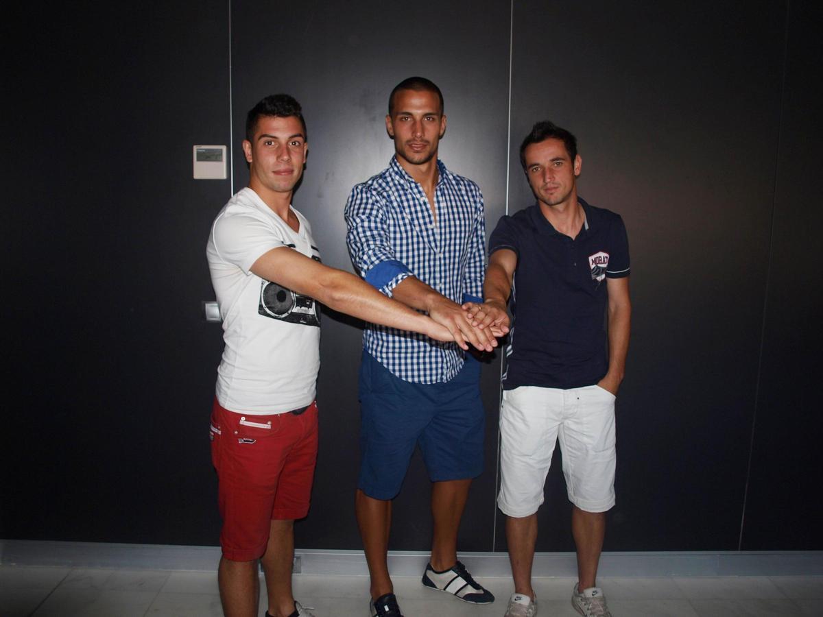 Caballero, López Silva y Astrain, en El Arcángel, el día de su incorporación al Córdoba en verano de 2011.