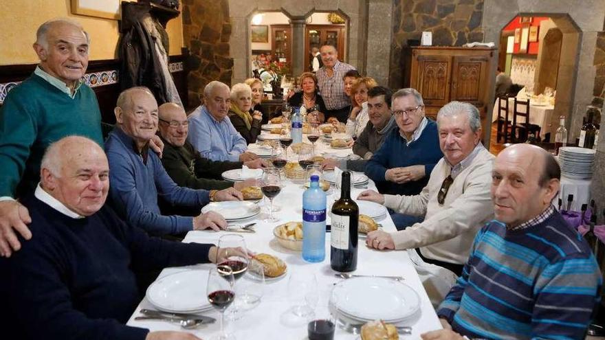 La peña Quini celebra su primera comida del año