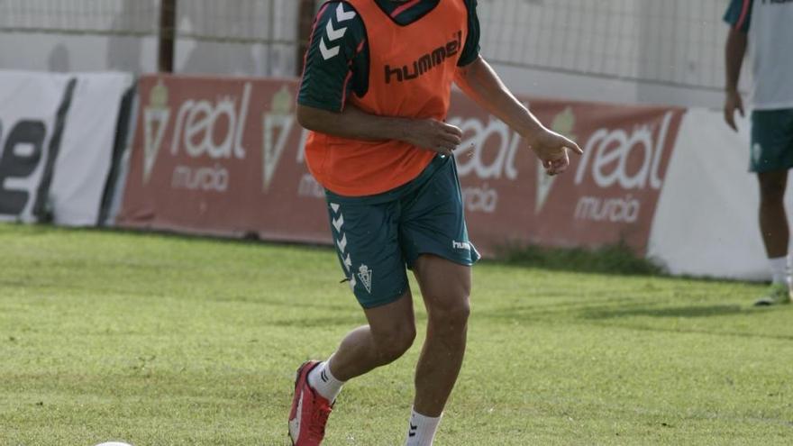 Eneko Satrústegui durante un entrenamiento en Cobatillas.