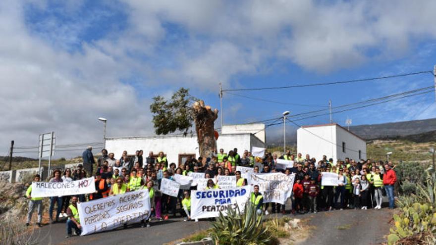 Vecinos de Agache durante una de las tres manifestaciones celebradas.