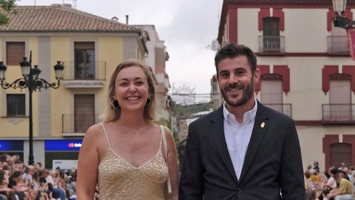 La vicepresidenta de la Diputació en la Entrada de Moros y Cristianos de Aielo de Malferit.