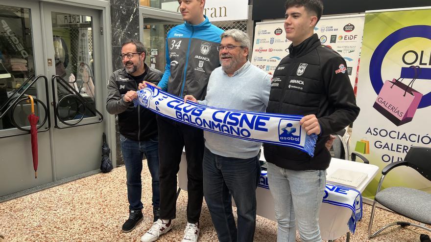 Calin Dedu y Daniel Serrano, presentados como nuevos jugadores del Cisne