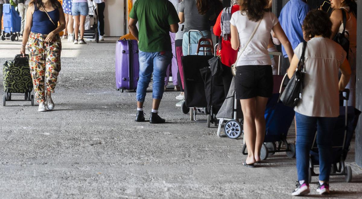 Imagen de archivo de reparto de alimentos.