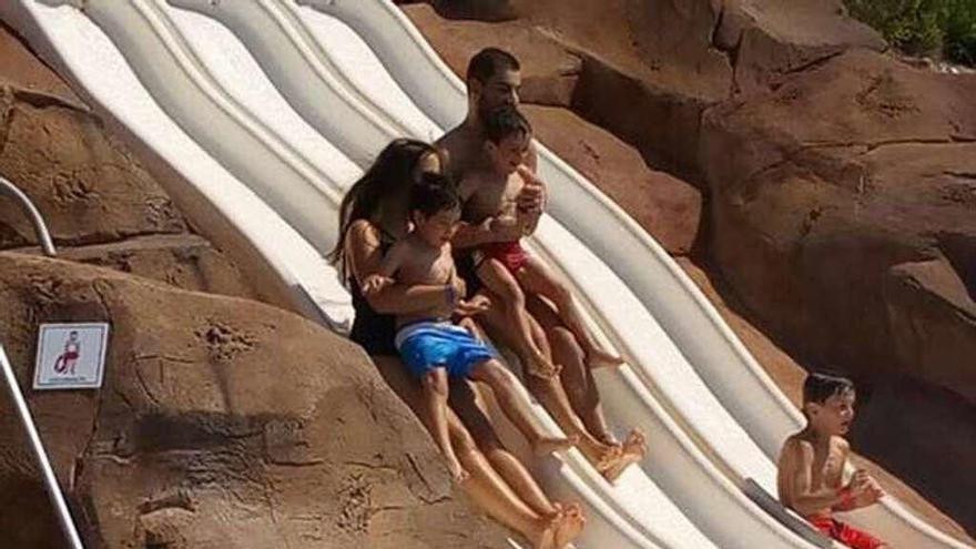 Niños de Rodeiro en el Aquapark de Cerceda