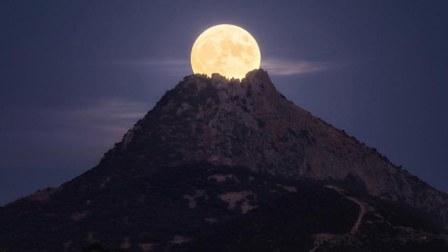 La &quot;Lunar Erupción&quot; del astrofotógrafo de Elda recorre el mundo