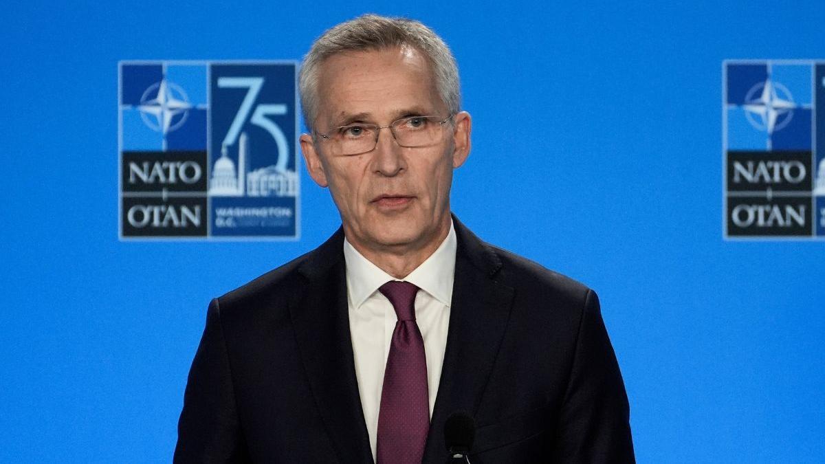 Jens Stoltenberg, secretario general de la OTAN, habla durante una cena con aliados y socios de la OTAN