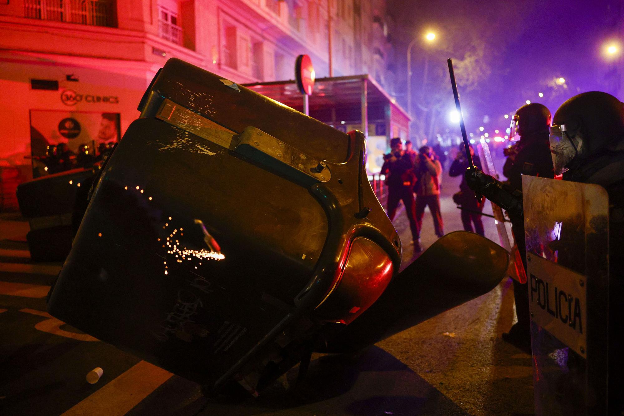 Nueva manifestación contra la amnistía en la calle Ferraz de Madrid