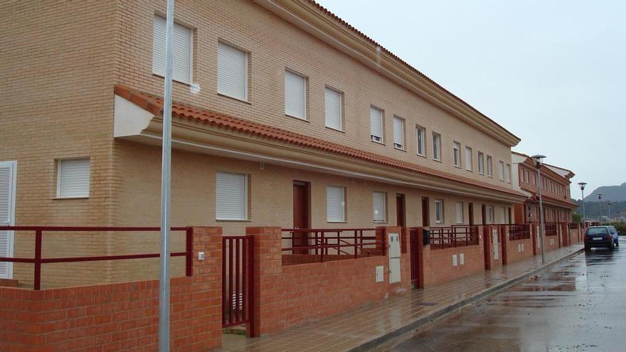 Últimas horas para pujar más de 20 adosados que dejó la burbuja inmobiliaria en Morvedre
