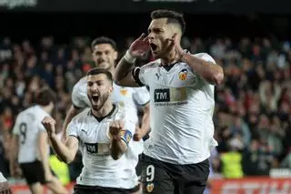 Hugo Duro renueva con el Valencia hasta 2028