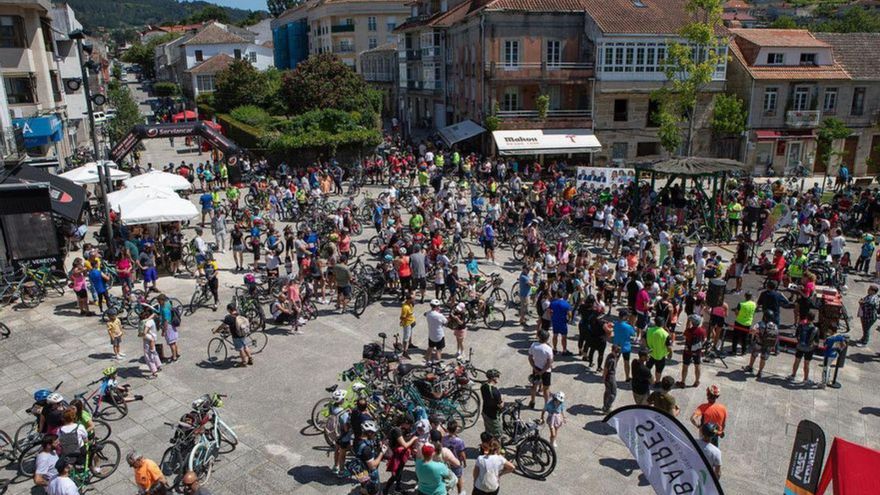 Más de un millar ciclistas recorren el Val Miñor