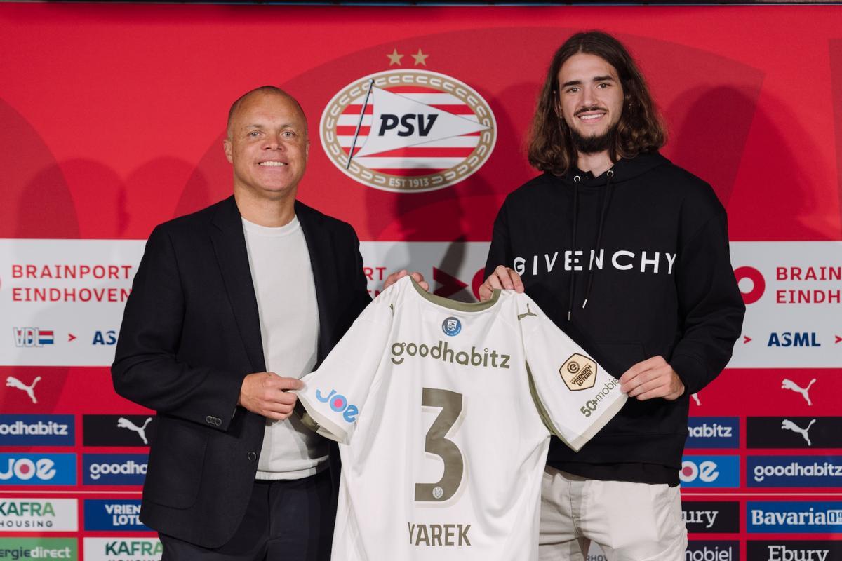 Yarek con Bosz, en su presentación