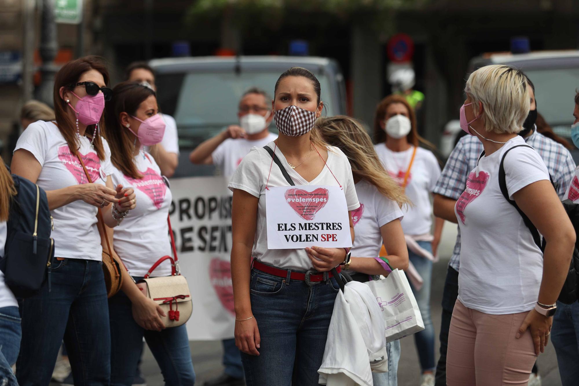 Protesta en València contra el "desmantelamiento" de los SPES y reclama "diálogo" a Educación